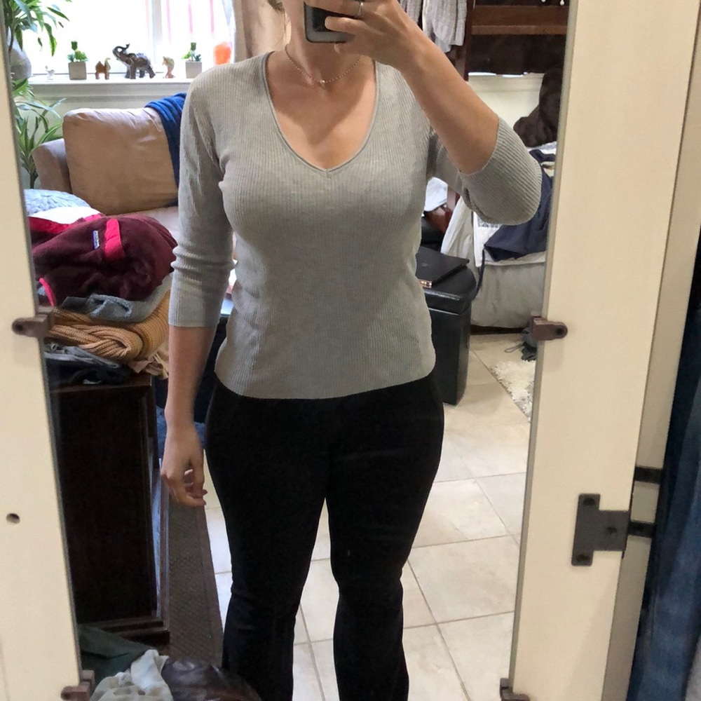 Light grey 3/4 sleeve v-neck sweater
